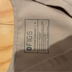 Figs casma scrub top